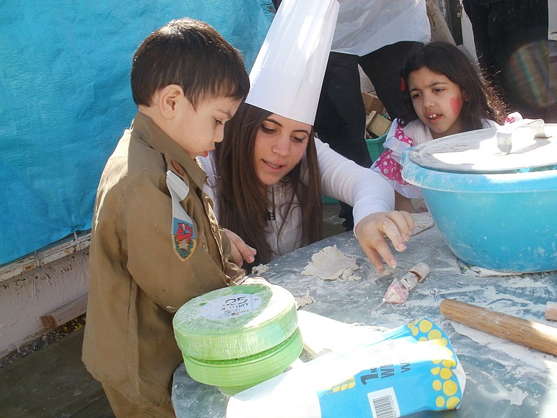 File:Flickr - Israel Defense Forces - IDF Soldiers Volunteer for Purim with Bereaved Families of Fallen Soldiers (1).jpg