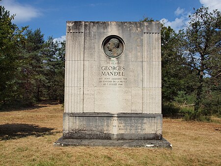 Fontainebleau FR 77 stèle Georges Mandel 01