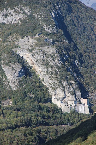 File:Fort de l'Ecluse from the Rocher de Léaz - panoramio.jpg