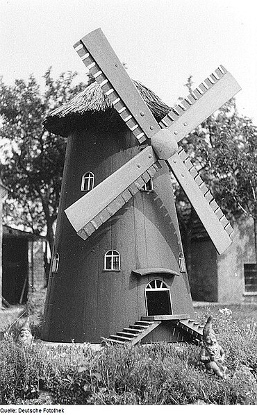 File:Fotothek df rp-b 0030065 Neißeaue-Kaltwasser. Windmühlenmodell (Haus Nr. 54), gebaut vom Besitzer Werner.jpg