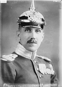 Franz von Papen circa 1915 în helmet.jpg