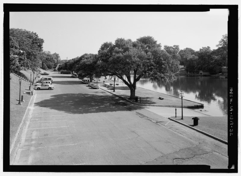 File:General view looking north along quay from Church Street Bridge - Front Street (Commercial Buildings), Natchitoches, Natchitoches Parish, LA HABS LA-1319-32.tif