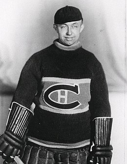 Photo noir et blanc de Hainsworth dans la tenue des Canadiens de Montréal.