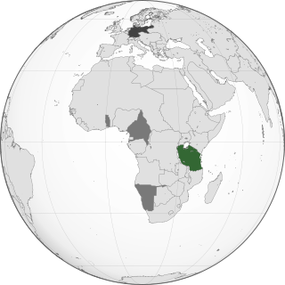 Saksan Itä-Afrikan sijainti vihreällä, Saksa ja sen muut siirtomaat harmaalla.