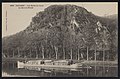 Péniche sur le canal devant le rocher du Bonnet Rouge (carte postale, vers 1905).