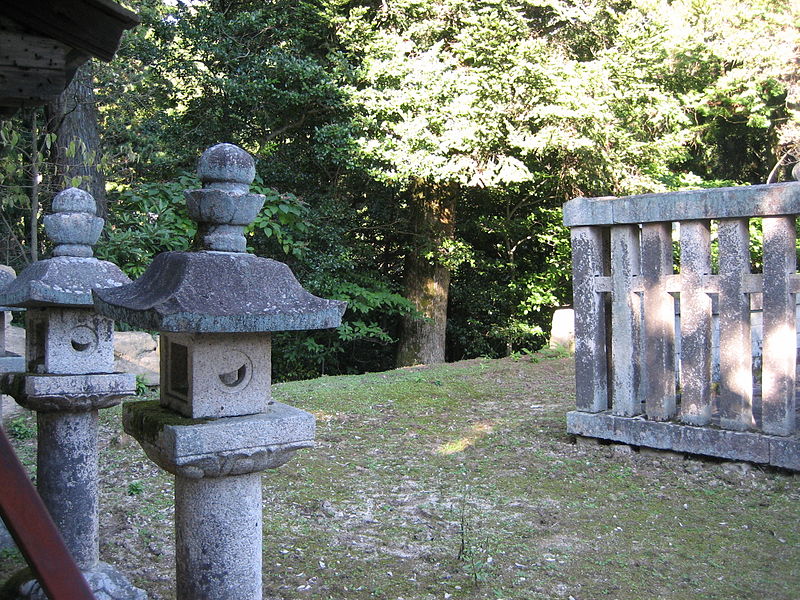 File:Grave of Matudaira Naomoto 13.jpg