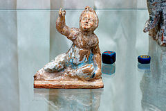 Greek terracotta statue Staatliche Antikensammlungen SL.jpg
