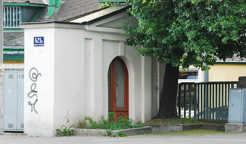 File:GuentherZ 2011-05-12 0010 Wien14 Linzerstrasse421 Johannes-Nepomuk-Kapelle.jpg