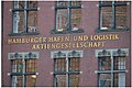 Deutsch: Schriftzug am Verwaltungsgebäude der Hamburger Hafen- und Logistik AG, Bei St. Annen (Hamburg-HafenCity),