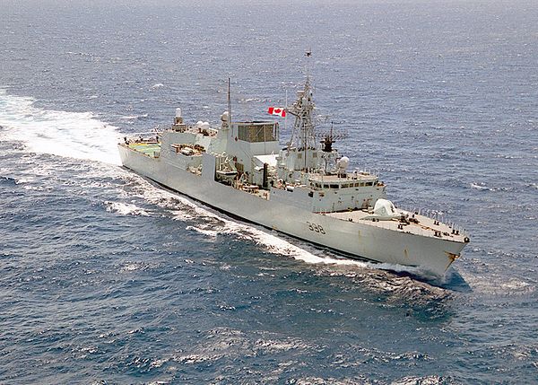 HMCS Winnipeg underway in 2001
