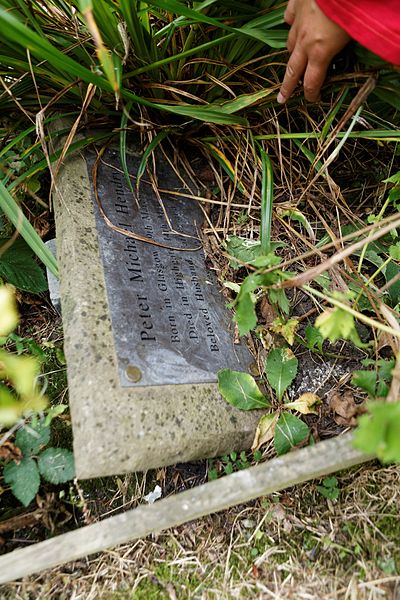 File:Highgate Cemetery - East - Peter Michael Hendry 02.jpg