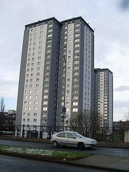 Highrise flats in Cardonald in 2009.jpg