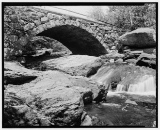 Gleason Falls Bridge in 1936 Historical American Buildings Survey L. C. Durette, Photographer May 15, 1936 GLEASON FALLS BRIDGE DETAIL FROM DOWN STREAM - Gleason Falls Bridge, Spanning Beard Brook, Hillsboro HABS NH,6-HILL.V,1D-3.tif