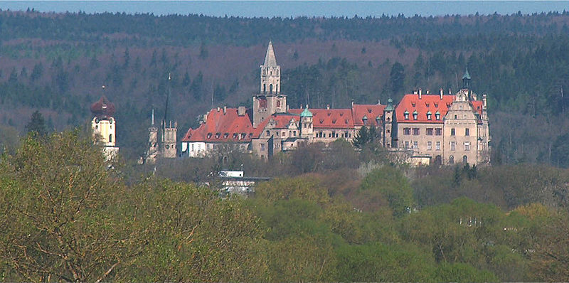 File:Hohenzollernschloss Sigmaringen.jpg