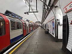 Holland Park station 20171229 122854 (49497415543) .jpg