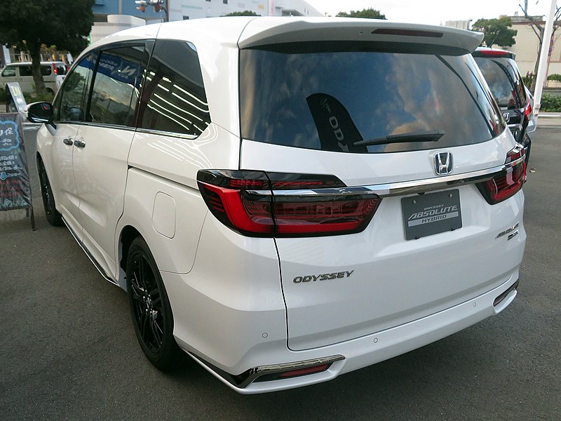 File:Honda ODYSSEY e-HEV ABSOLUTE・EX (6AA-RC4) rear.jpg