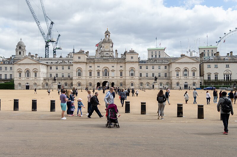 File:Horse Guards Parade and building in London.jpg