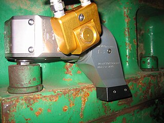 <span class="mw-page-title-main">Hydraulic torque wrench</span> Power tool designed to exert torque on a fastener