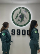 קצינות ביחידה 9900 של אגף המודיעין בסרבלים בצבע ירוק כהה.