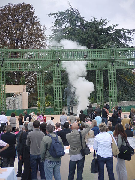 File:Inauguration Place du XXeme siècle à Montpellier le 17 septembre 2010 par Georges Frêche - P1490449.jpg