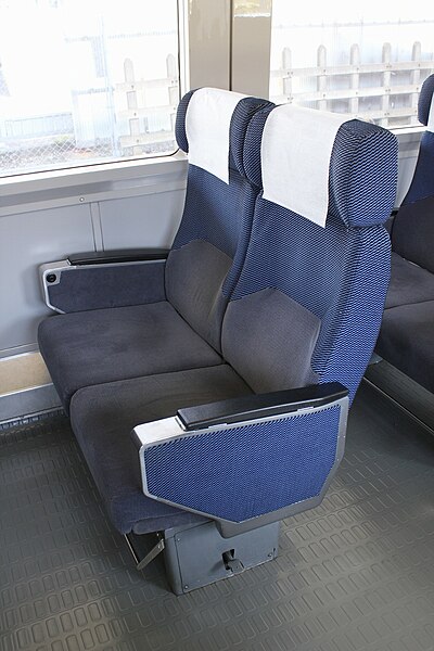 File:JRE series255 moha254-2 seat.jpg