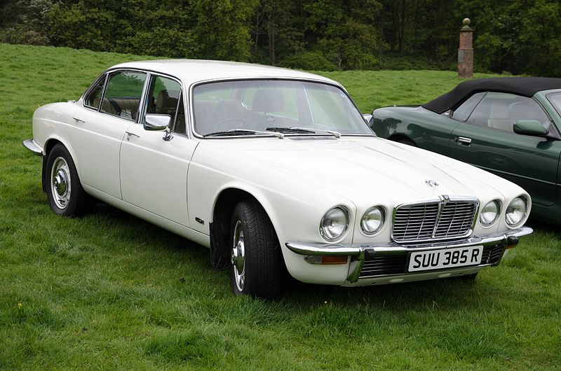 File:Jaguar XJ6 3.4L Series 2 (1977).jpg