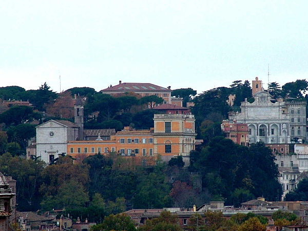 The Janiculum Hill seen from NE. At lower left, the church of San Pietro in Montorio. At lower center, the Academia de España in Rome. At middle right