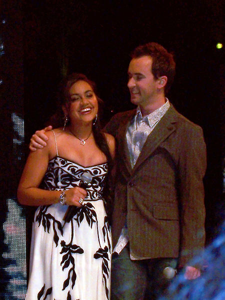 Mauboy with Damien Leith at the Australian Idol grand finale