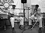 Миниатюра для Файл:John Dee Holeman with George Higgs, 2010.jpg