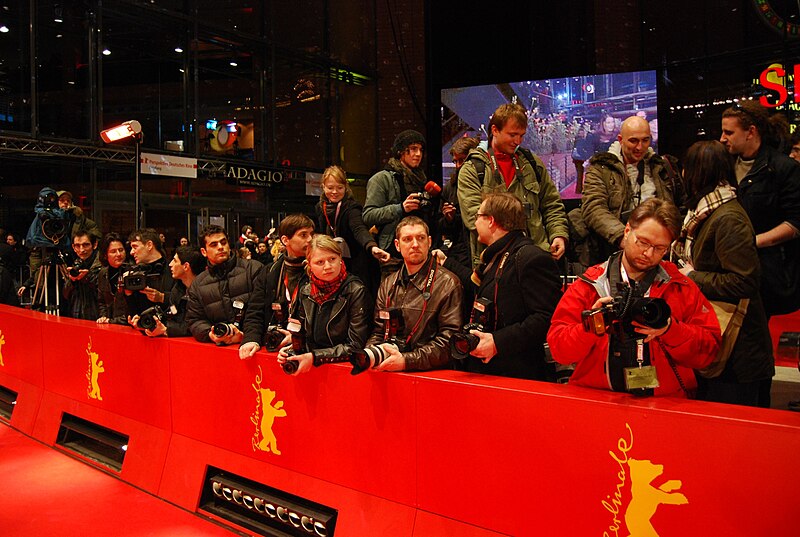 Ficheiro:Journalists during the Berlin Film Festival in 2008.jpg