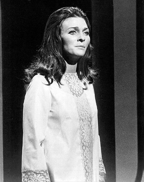 File:Judy Collins solo performance 1967.JPG