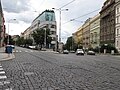 Na Bělehradské je beton jen pod kolejemi