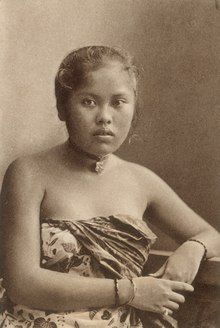 KITLV - 80016 - Kleingrothe, C.J. - Medan - Javanese woman, probably in Malaysia - circa 1910.tif