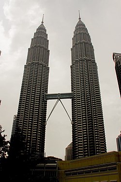 KLCC TOWER Photographer: Azizahm