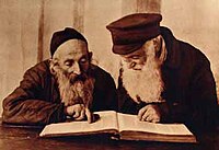 Dva ctihodní Židé studují hebrejské náboženské dílo, z cyklu Pinské portréty, asi 1924
