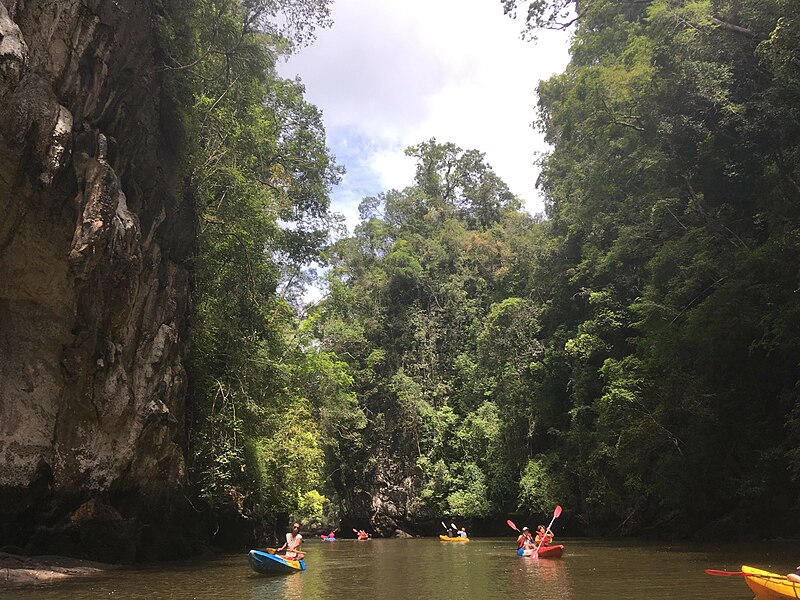 File:Kayaking in Ao Thalane 06.jpg