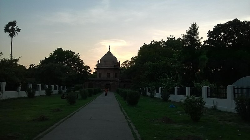 File:Khusro bagh 02.jpg