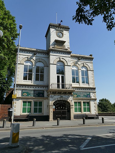 Image: Knottingley Town Hall (geograph 7255416)