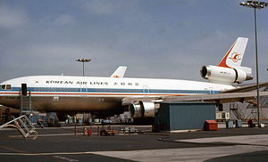 Korean Air Lines McDonnell Douglas DC-10 N198 01.jpg