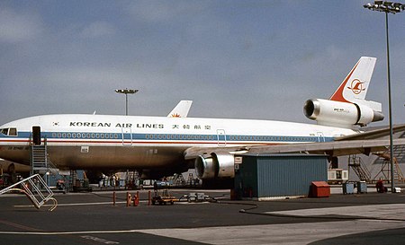 Korean Air Lines McDonnell Douglas DC-10 N198 01.jpg