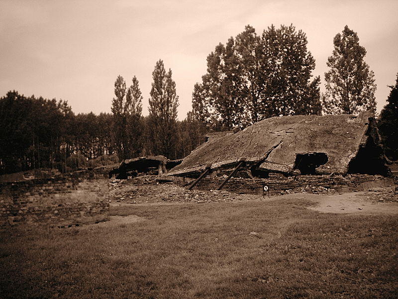 Datei:Krematorium Auschwitz-Birkenau.JPG