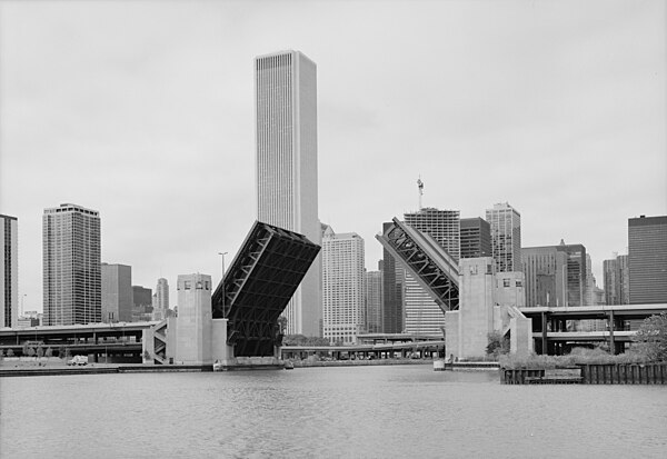 The double-decker Link Bridge across the Chicago River