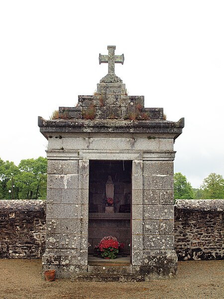 File:La Chapelle-Rainsouin-FR-53-cimetière-02.jpg