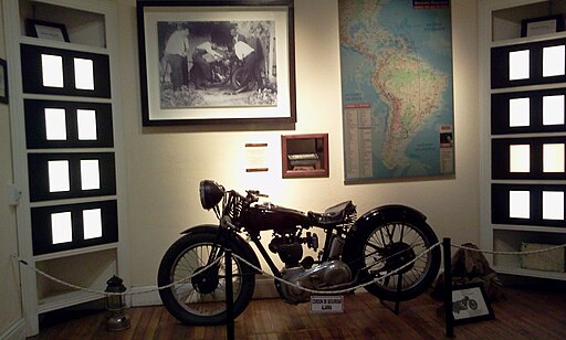 Che Gevara Museum in Alta Gracia: alarmgesichertes Motorrad. La Poderosa Museo Che Guevara