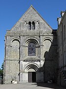 Portail de l'église de l'abbaye de la Roë.