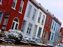 Many houses in Lafayette Square are built with a blending of Greek Revival, Federal and Italianate styles. Lafayette Square St-Louis.jpg