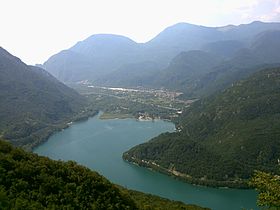 Przykładowa ilustracja artykułu Lake Cavazzo