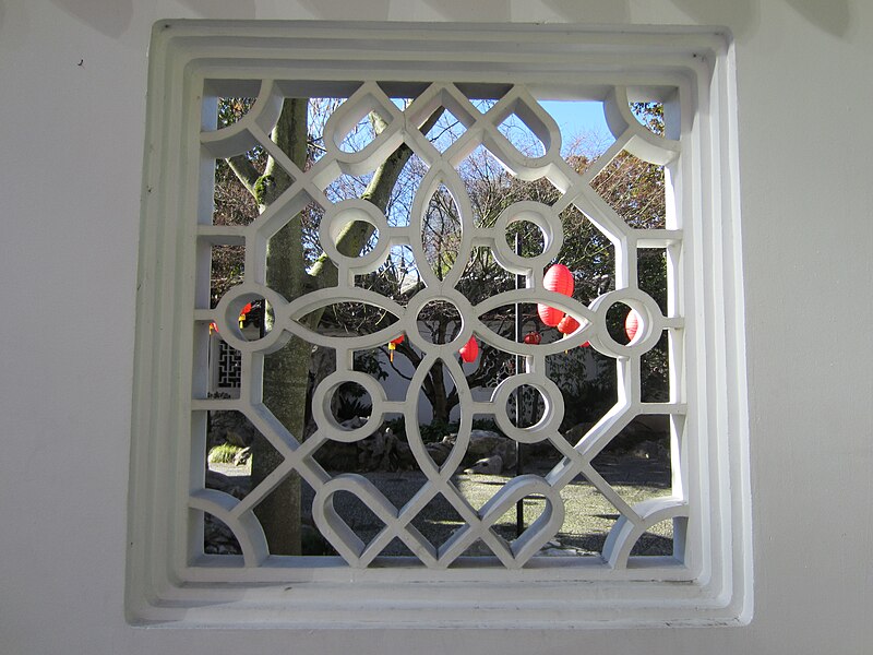 File:Lan Su Chinese Garden, Portland, OR 2012 - window.JPG