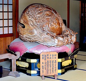 Den största träfisken i världen, Hasedera-templet i Kamakura