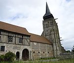 Le Mesnil Jourdan - Kirche und Bauernhof.JPG